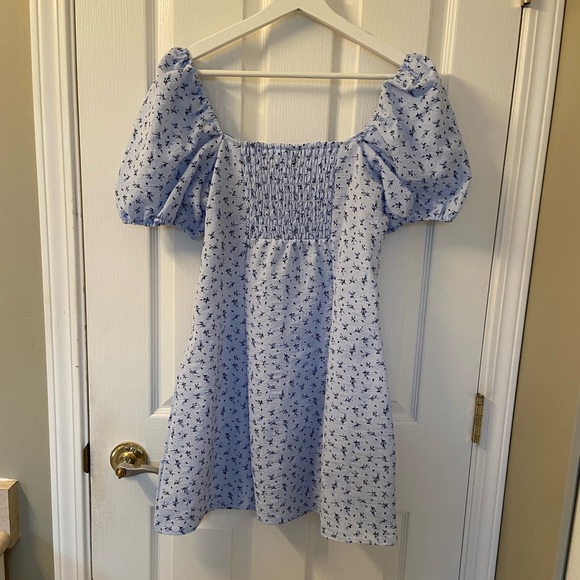 Puff-sleeved Crêped Dress - Picture 3 of 4